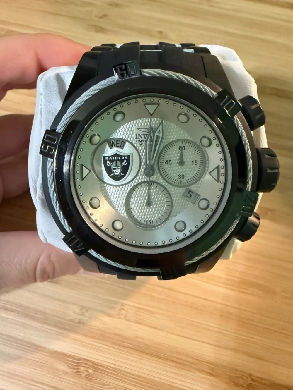 Invicta brand color